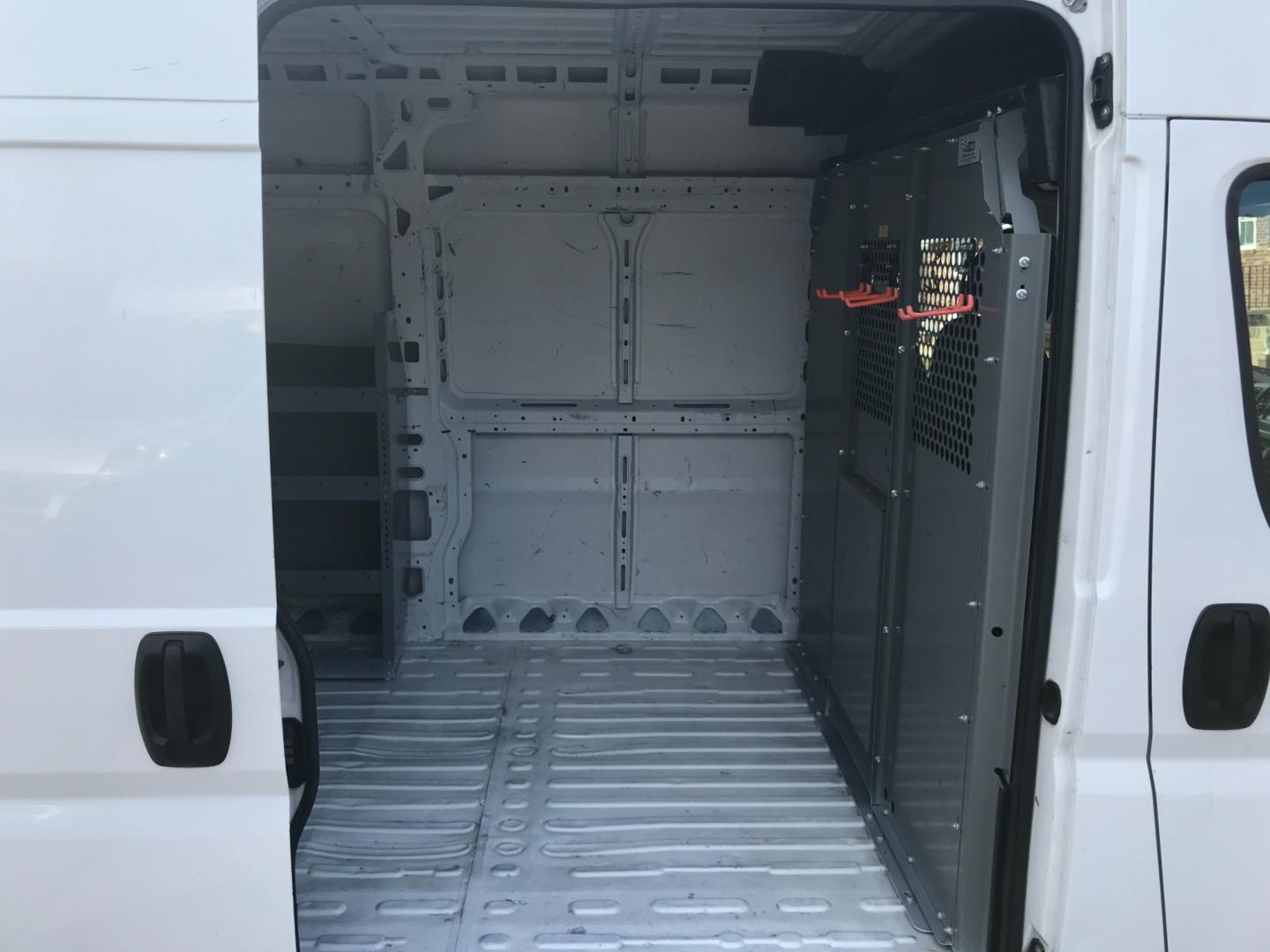 2015 White /Gray RAM Promaster 2500 (3C6TRVDG5FE) with an 3.6 V6 engine, Automatic transmission, located at 577 Chester Pike, Prospect Park, PA, 19076, (610) 237-1015, 39.886154, -75.302338 - Photo#17